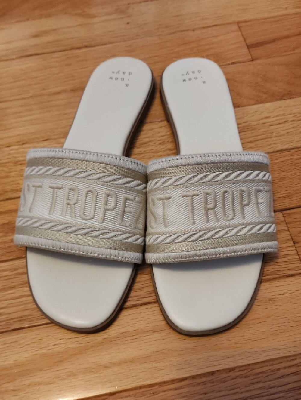 A New Day Cream Slide Sandals with Matching Cream Tote - Picture 2 of 6